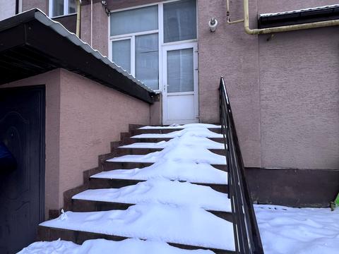 комерційна за адресою Володимира Івасюка вул., (Будинок)