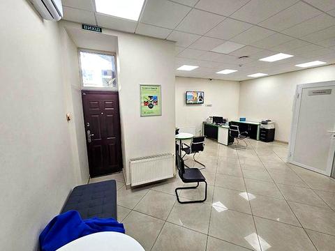 комерційна за адресою Садова вул., 7