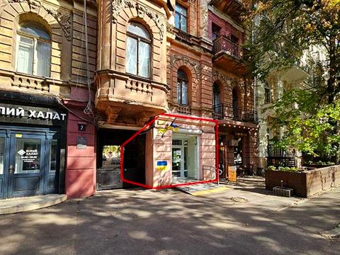 комерційна за адресою Садова вул., 7