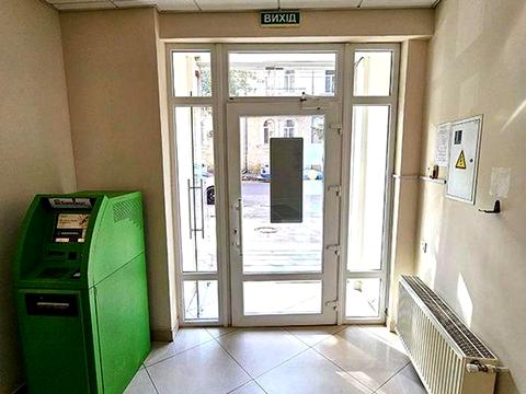 комерційна за адресою Садова вул., 7