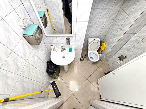 комерційна за адресою Садова вул., 7