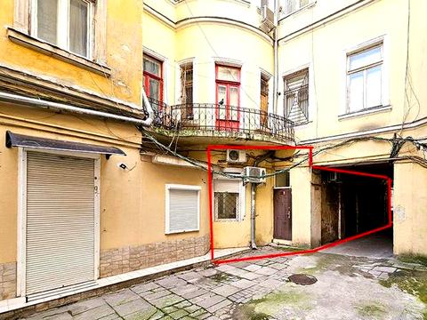 комерційна за адресою Садова вул., 7