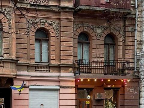 комерційна за адресою Садова вул., 7