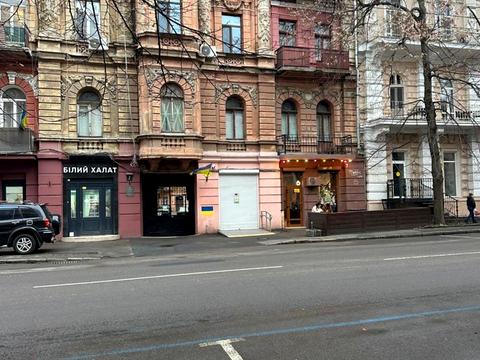 комерційна за адресою Садова вул., 7