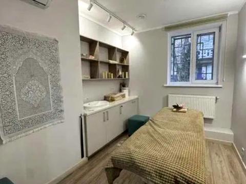 комерційна за адресою Одеса, Євгена Чикаленка вул., 52