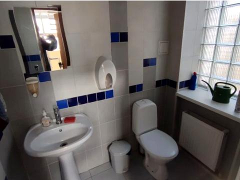 комерційна за адресою Мечникова вул., 4