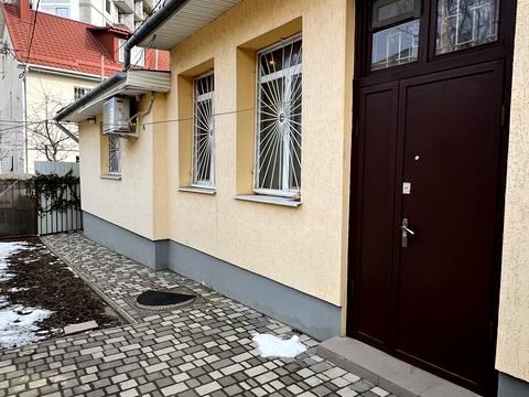 квартира за адресою Зоопаркова вул., 8в