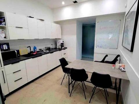 комерційна за адресою Басейна вул., 2