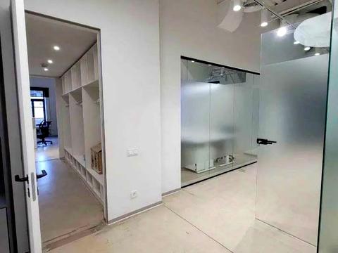 комерційна за адресою Басейна вул., 2