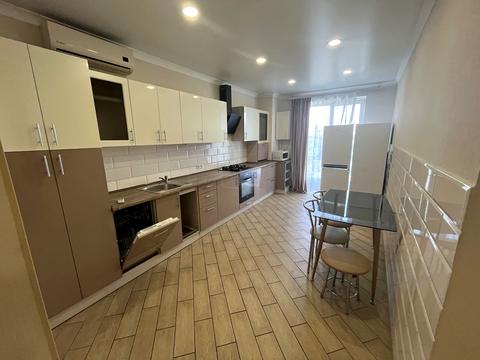 квартира за адресою Левка Лук'яненка вул. (Василя Жуковського), 16, 18, 20, 24