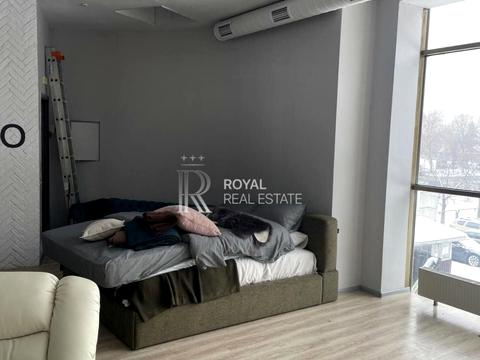 комерційна за адресою Дніпровська набережна вул., 7