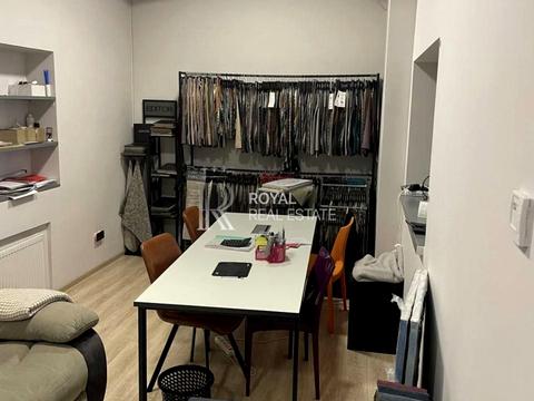 комерційна за адресою Дніпровська набережна вул., 7