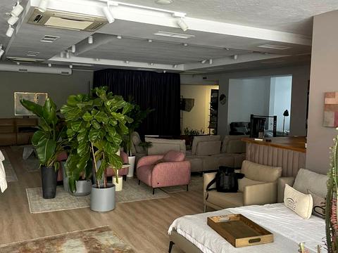 комерційна за адресою Дніпровська набережна вул., 7