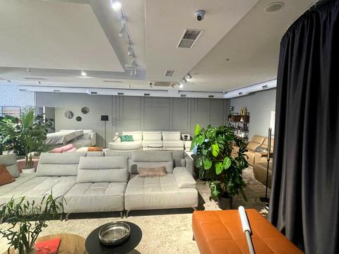 комерційна за адресою Дніпровська набережна вул., 7