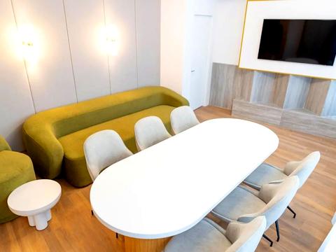 комерційна за адресою Правобережна вул., 12