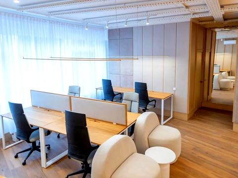 комерційна за адресою Правобережна вул., 12