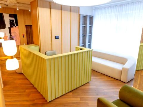 комерційна за адресою Правобережна вул., 12