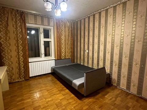 квартира за адресою Ревуцького вул., 18