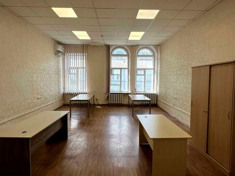 комерційна за адресою Петра Сагайдачного вул., 12