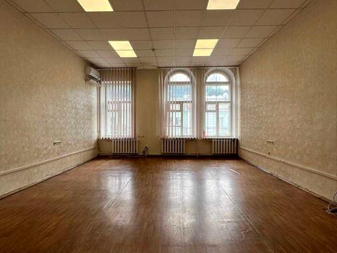 комерційна за адресою Петра Сагайдачного вул., 12