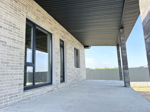 будинок за адресою Євгена Плужника вул., 8