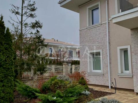 будинок за адресою с. Вишеньки, Квітуча