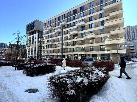 комерційна за адресою Салютна вул., (Будинок 02301-02303)