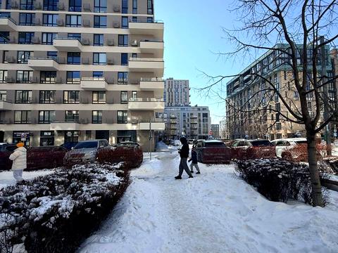 комерційна за адресою Салютна вул., (Будинок 02301-02303)