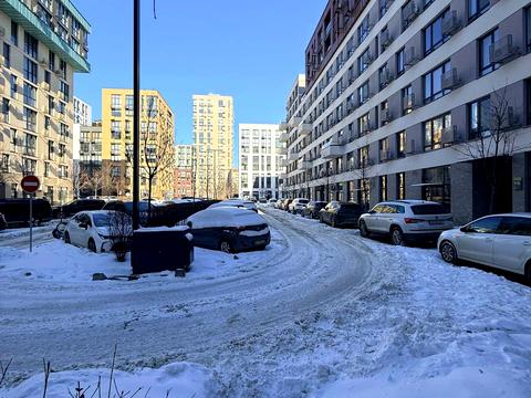 комерційна за адресою Салютна вул., (Будинок 02301-02303)