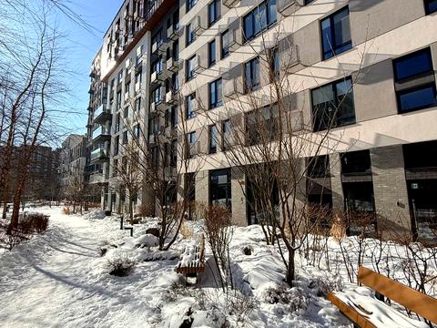 комерційна за адресою Салютна вул., (Будинок 02301-02303)