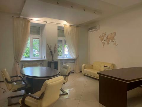 комерційна за адресою Шовковична вул., 18-Б