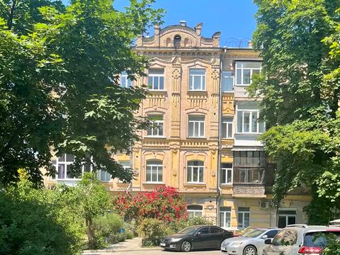 комерційна за адресою Шовковична вул., 18-Б