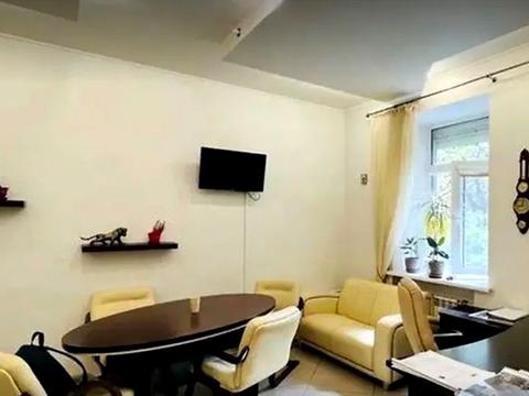 комерційна за адресою Шовковична вул., 18-Б