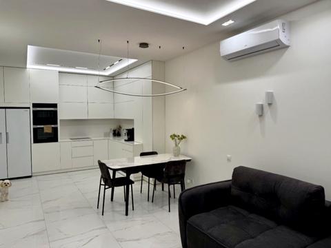 квартира за адресою Андрія Верхогляда вул. (Михайла Драгомирова), 14-А