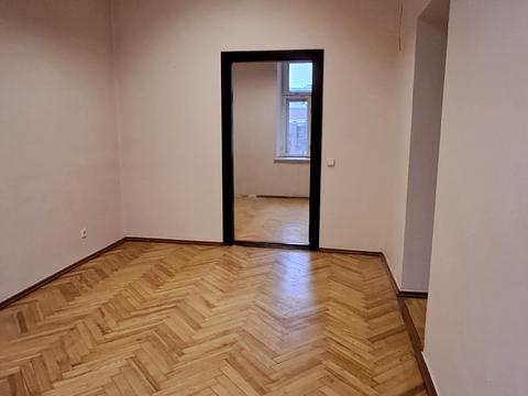 комерційна за адресою Богдана Хмельницького вул., 9