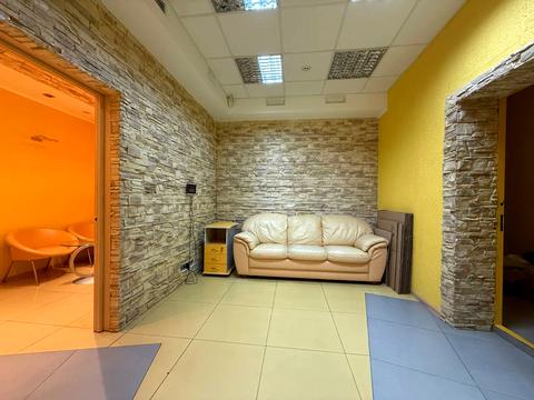 комерційна за адресою Євгена Коновальця вул. (Щорса), 32-Г