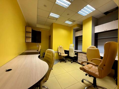 комерційна за адресою Євгена Коновальця вул. (Щорса), 32-Г