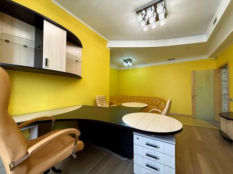 комерційна за адресою Євгена Коновальця вул. (Щорса), 32-Г