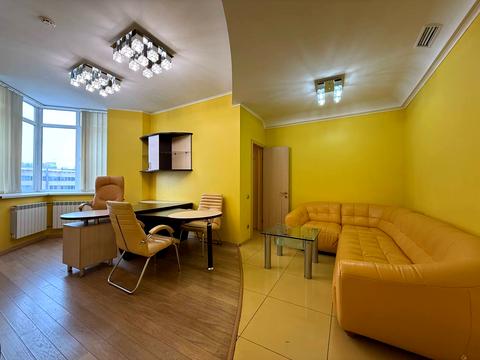 комерційна за адресою Євгена Коновальця вул. (Щорса), 32-Г