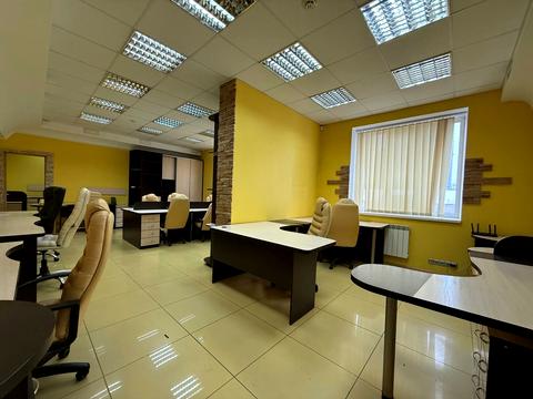 комерційна за адресою Євгена Коновальця вул. (Щорса), 32-Г