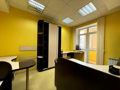 комерційна за адресою Євгена Коновальця вул. (Щорса), 32-Г