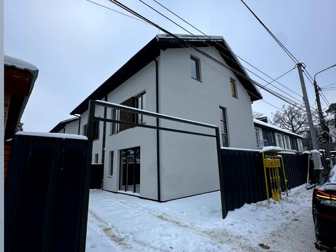 дом по адресу Українська