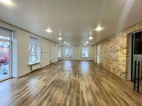 комерційна за адресою Межигірська вул., 3