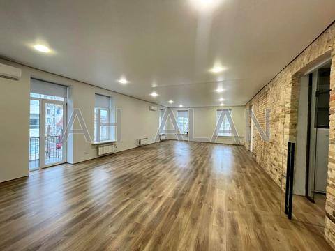 комерційна за адресою Межигірська вул., 3