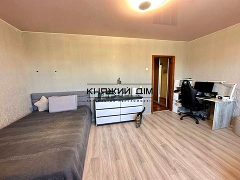 квартира за адресою Лариси Руденко вул., 21