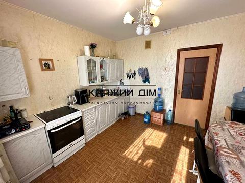 квартира за адресою Лариси Руденко вул., 21