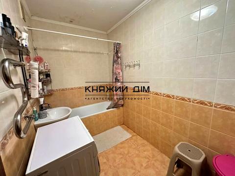 квартира за адресою Лариси Руденко вул., 21