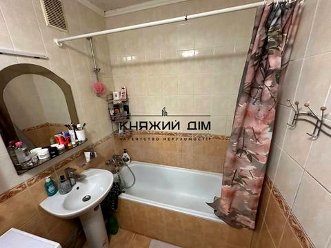 квартира за адресою Лариси Руденко вул., 21