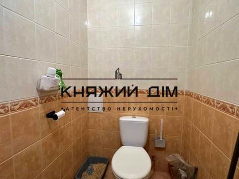 квартира за адресою Лариси Руденко вул., 21