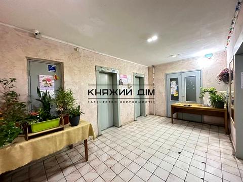 квартира за адресою Лариси Руденко вул., 21